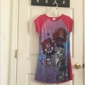 A kids monster high nightgown